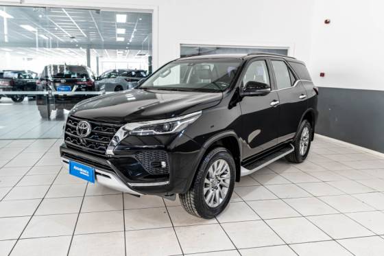 TOYOTA HILUX SW4 2.8 D-4D TURBO DIESEL SRX 7L 4X4 AUTOMÁTICO