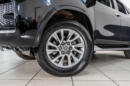 TOYOTA-HILUX SW4-2023
