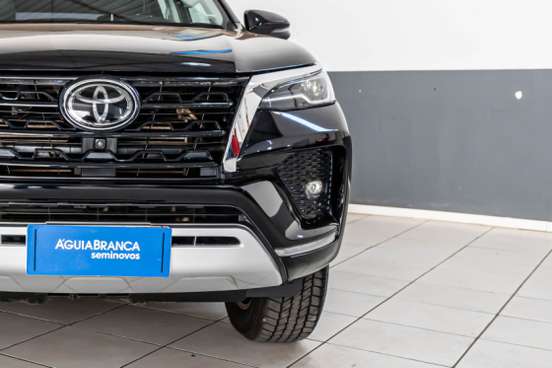 TOYOTA-HILUX SW4-2023