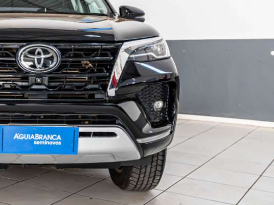 TOYOTA-HILUX SW4-2.8 D-4D TURBO DIESEL SRX 7L 4X4 AUTOMÁTICO TOYOTA-HILUX SW4-2023