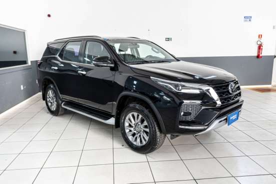 TOYOTA-HILUX SW4-2023