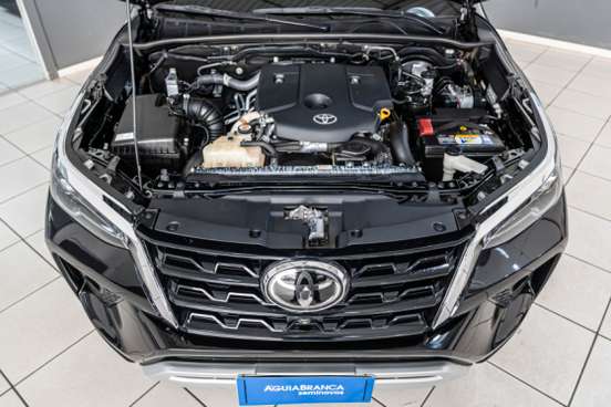 TOYOTA-HILUX SW4-2023