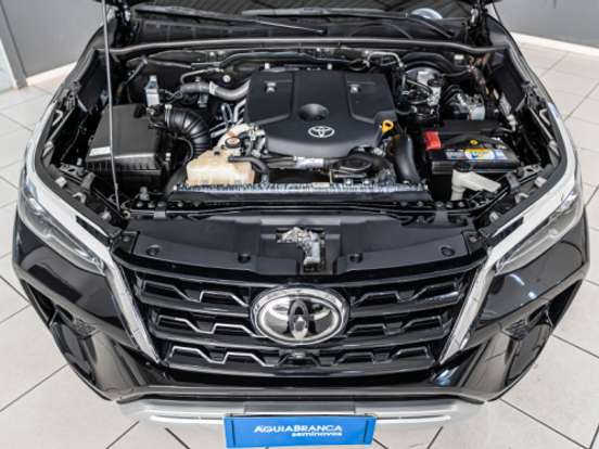 TOYOTA-HILUX SW4-2.8 D-4D TURBO DIESEL SRX 7L 4X4 AUTOMÁTICO TOYOTA-HILUX SW4-2023