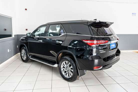 TOYOTA-HILUX SW4-2023