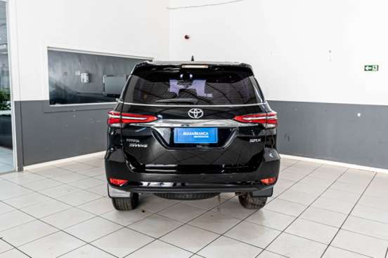 TOYOTA-HILUX SW4-2023