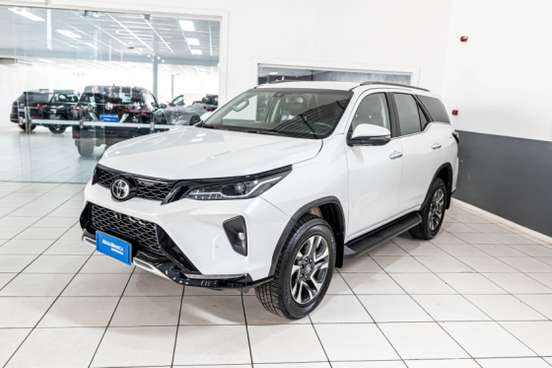 TOYOTA-HILUX SW4-2025