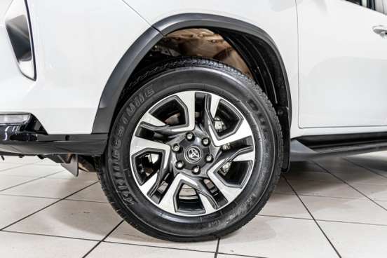 TOYOTA-HILUX SW4-2.8 D-4D TURBO DIESEL SRX PLATINUM 4X4 AUTOMÁTICO TOYOTA-HILUX SW4-2025