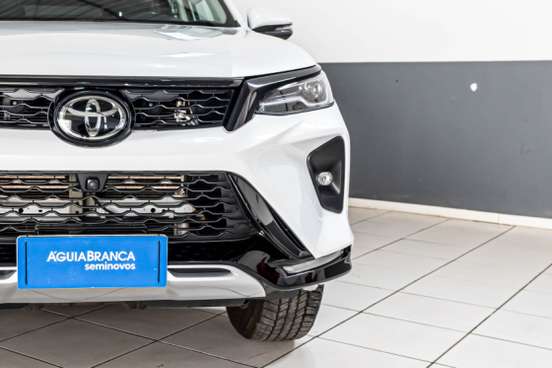 TOYOTA-HILUX SW4-2025