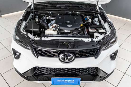 TOYOTA-HILUX SW4-2.8 D-4D TURBO DIESEL SRX PLATINUM 4X4 AUTOMÁTICO TOYOTA-HILUX SW4-2025