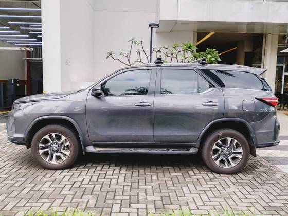 TOYOTA HILUX SW4 2.8 D-4D TURBO DIESEL SRX PLATINUM 7L 4X4 AUTOMÁTICO