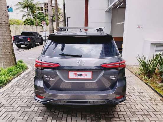 TOYOTA-HILUX SW4-2025