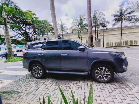 TOYOTA-HILUX SW4-2025