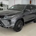 TOYOTA HILUX SW4 2.8 D-4D TURBO DIESEL SRX PLATINUM 7L 4X4 AUTOMÁTICO TOYOTA HILUX SW4 2.8 D-4D TURBO DIESEL SRX PLATINUM 7L 4X4 AUTOMÁTICO