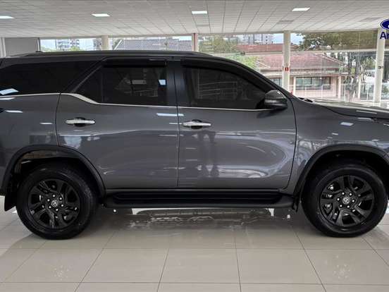 TOYOTA-HILUX SW4-2.8 D-4D TURBO DIESEL SRX PLATINUM 7L 4X4 AUTOMÁTICO TOYOTA-HILUX SW4-2026