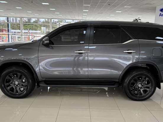 TOYOTA-HILUX SW4-2.8 D-4D TURBO DIESEL SRX PLATINUM 7L 4X4 AUTOMÁTICO TOYOTA-HILUX SW4-2026