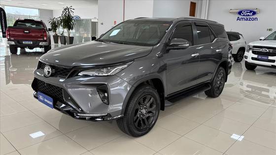 TOYOTA HILUX SW4 2.8 D-4D TURBO DIESEL SRX PLATINUM 7L 4X4 AUTOMÁTICO