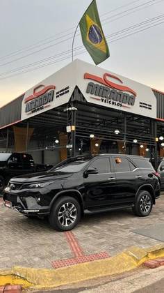 TOYOTA HILUX SW4 2.8 D-4D TURBO DIESEL SRX PLATINUM 7L 4X4 AUTOMÁTICO