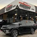 TOYOTA HILUX SW4 2.8 D-4D TURBO DIESEL SRX PLATINUM 7L 4X4 AUTOMÁTICO TOYOTA HILUX SW4 2.8 D-4D TURBO DIESEL SRX PLATINUM 7L 4X4 AUTOMÁTICO