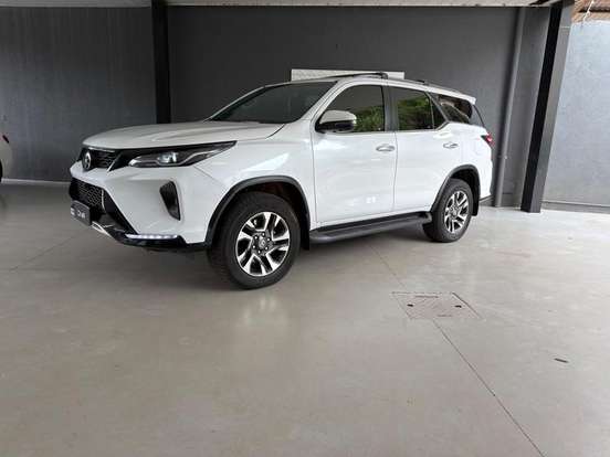 TOYOTA-HILUX SW4-2025