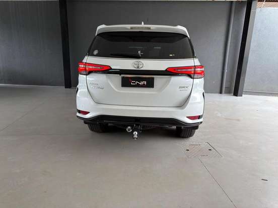 TOYOTA-HILUX SW4-2025