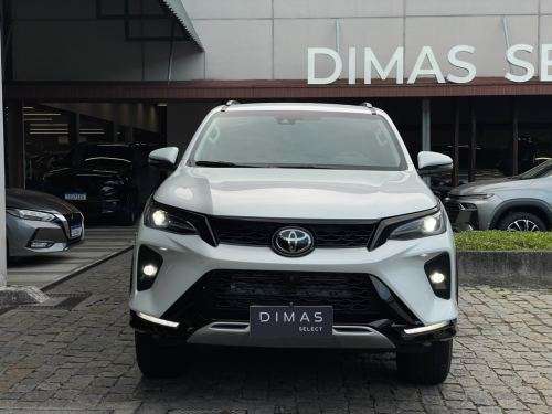 TOYOTA-HILUX SW4-2025