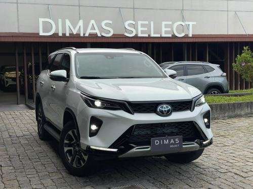 TOYOTA-HILUX SW4-2.8 D-4D TURBO DIESEL SRX PLATINUM 7L 4X4 AUTOMÁTICO TOYOTA-HILUX SW4-2025