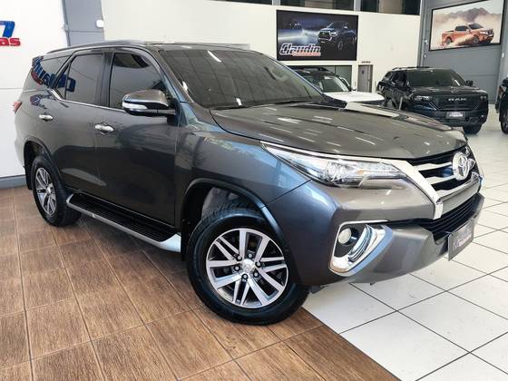 TOYOTA HILUX SW4 2.8 SRX 4X4 16V TURBO INTERCOOLER DIESEL 4P AUTOMÁTICO