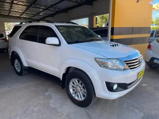 TOYOTA-HILUX SW4-2014