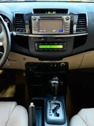 TOYOTA-HILUX SW4-2013