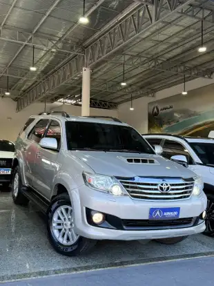 TOYOTA-HILUX SW4-2013