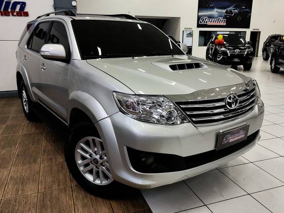 TOYOTA HILUX SW4 3.0 SRV 4X4 16V TURBO INTERCOOLER DIESEL 4P MANUAL