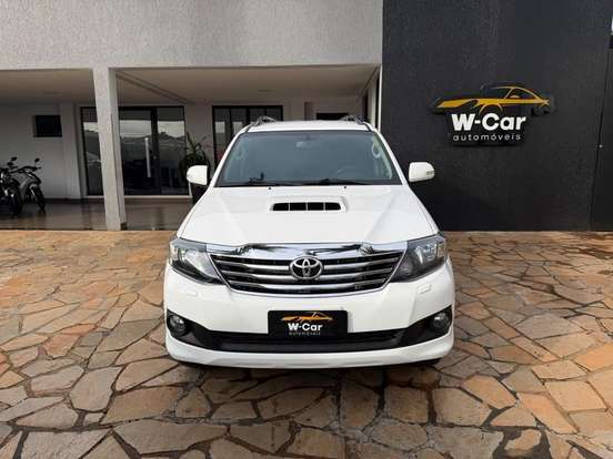 TOYOTA-HILUX SW4-2015