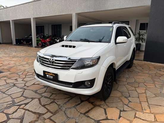 TOYOTA-HILUX SW4-2015