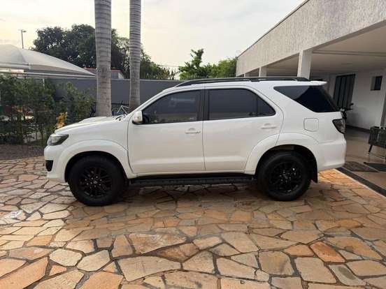 TOYOTA-HILUX SW4-2015
