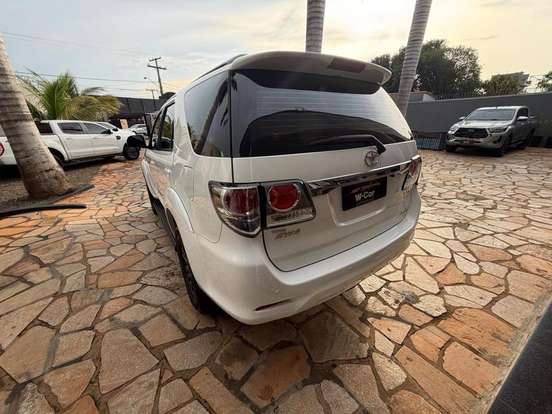 TOYOTA-HILUX SW4-2015
