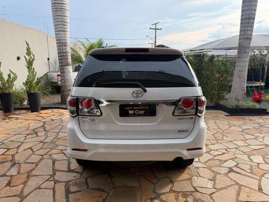 TOYOTA-HILUX SW4-3.0 SRV 4X4 7 LUGARES 16V TURBO INTERCOOLER DIESEL 4P AUTOMÁTICO TOYOTA-HILUX SW4-2015