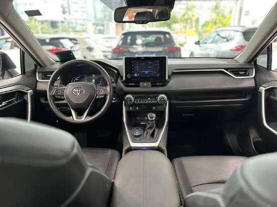 TOYOTA-RAV4-2024
