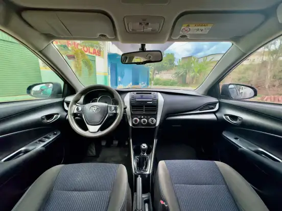 TOYOTA-YARIS-2019