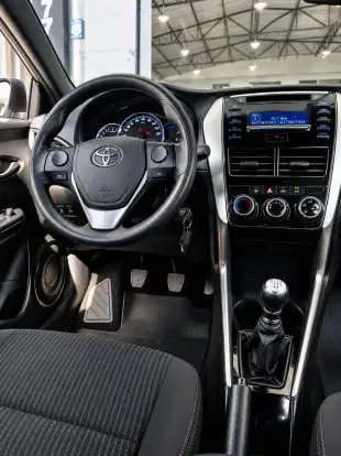 TOYOTA-YARIS-2019