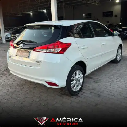 TOYOTA-YARIS-2019