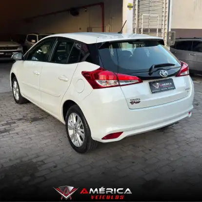 TOYOTA-YARIS-2019