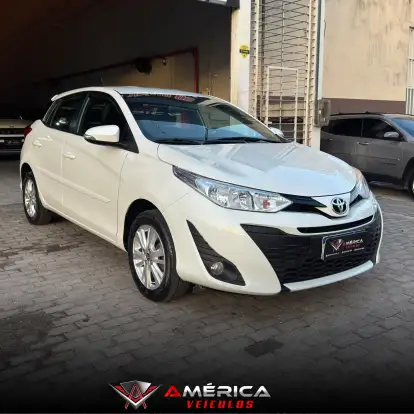 TOYOTA-YARIS-2019