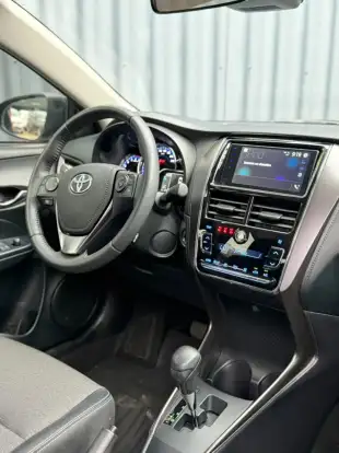 TOYOTA-YARIS-2024