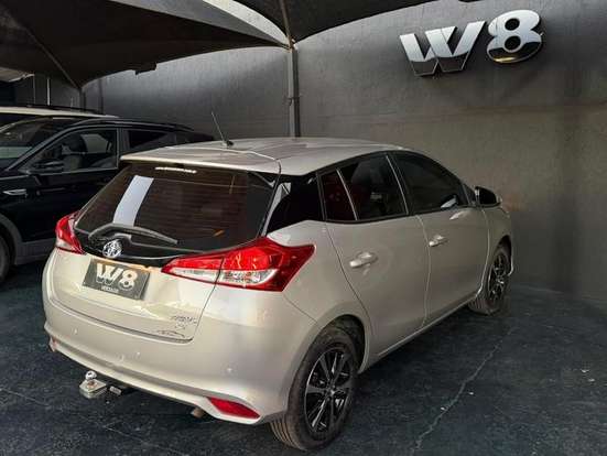 TOYOTA-YARIS-2019