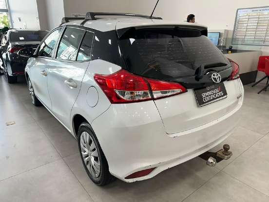 TOYOTA-YARIS-2021