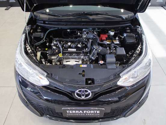 TOYOTA-YARIS-2021