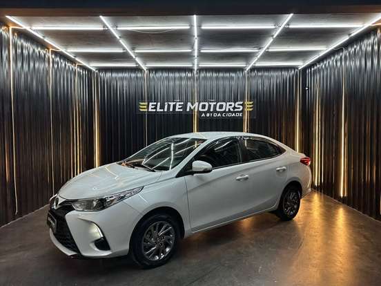 TOYOTA-YARIS-2022