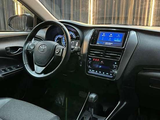 TOYOTA-YARIS-2022