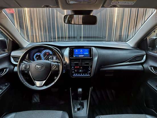 TOYOTA-YARIS-2022