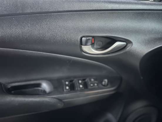 TOYOTA-YARIS-2018